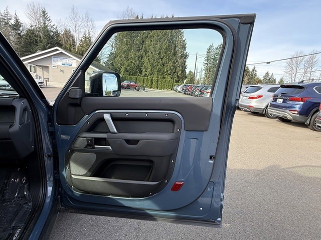 Used 2022 Land Rover Defender 90 X-Dynamic S image 27