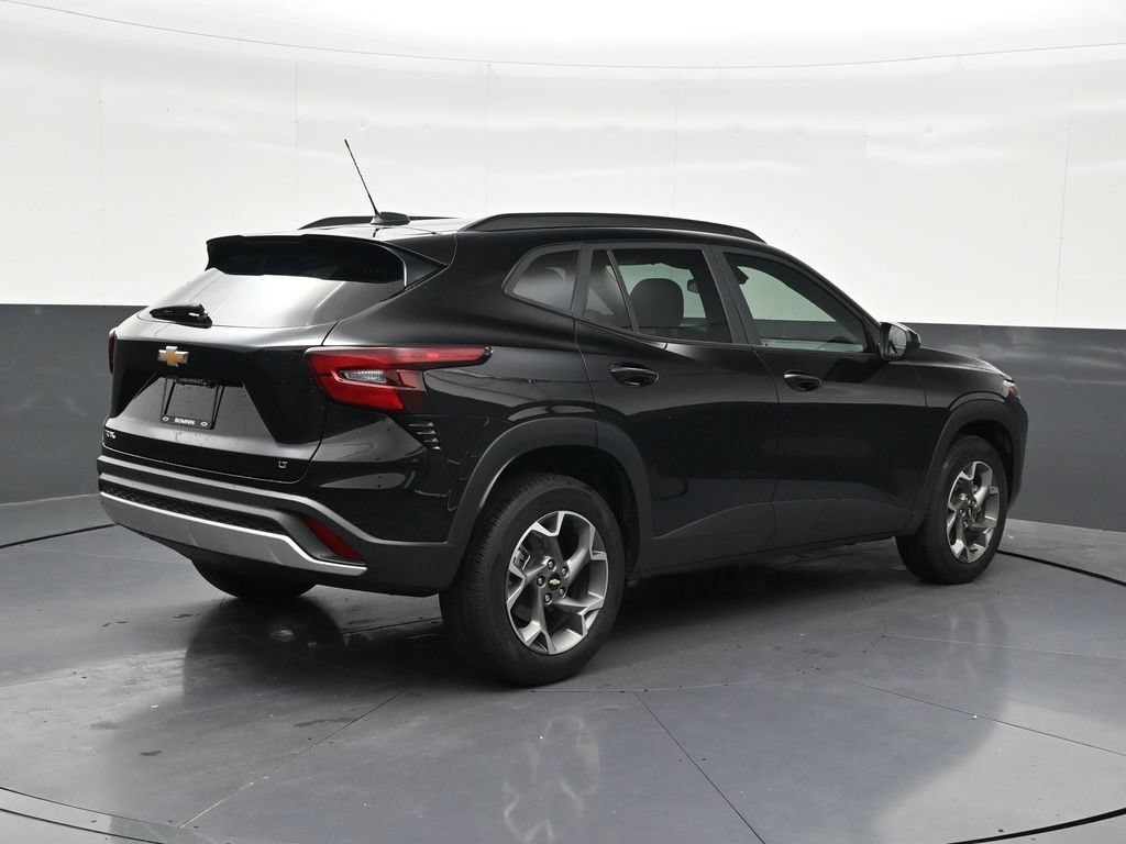 Used 2025 Chevrolet Trax LT FWD image 5