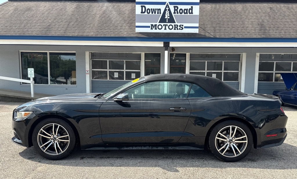 Used 2017 Ford Mustang Premium RWD image 3