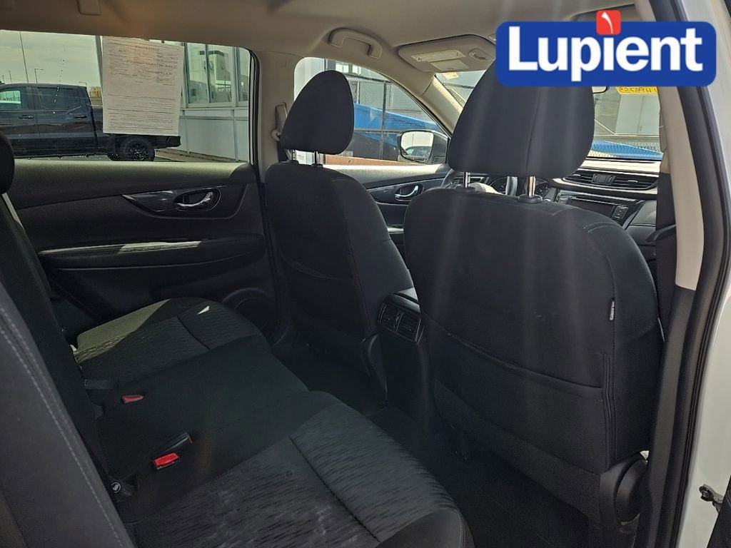 Used 2020 Nissan Rogue SV FWD image 15