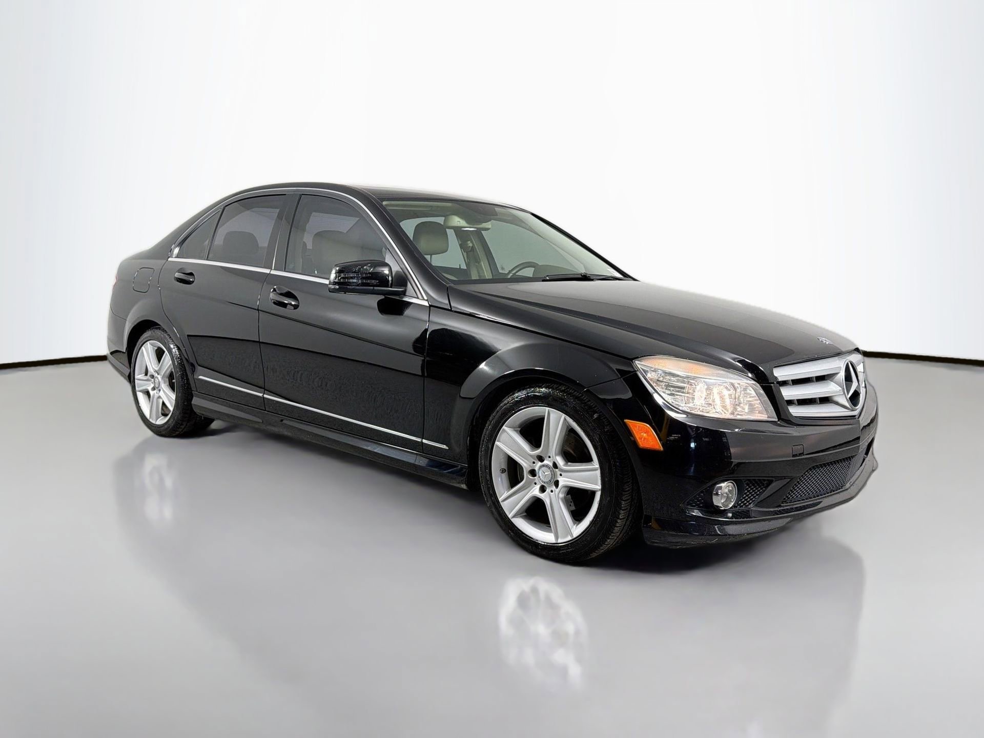 Used 2010 Mercedes-Benz C 300 Sedan image 4