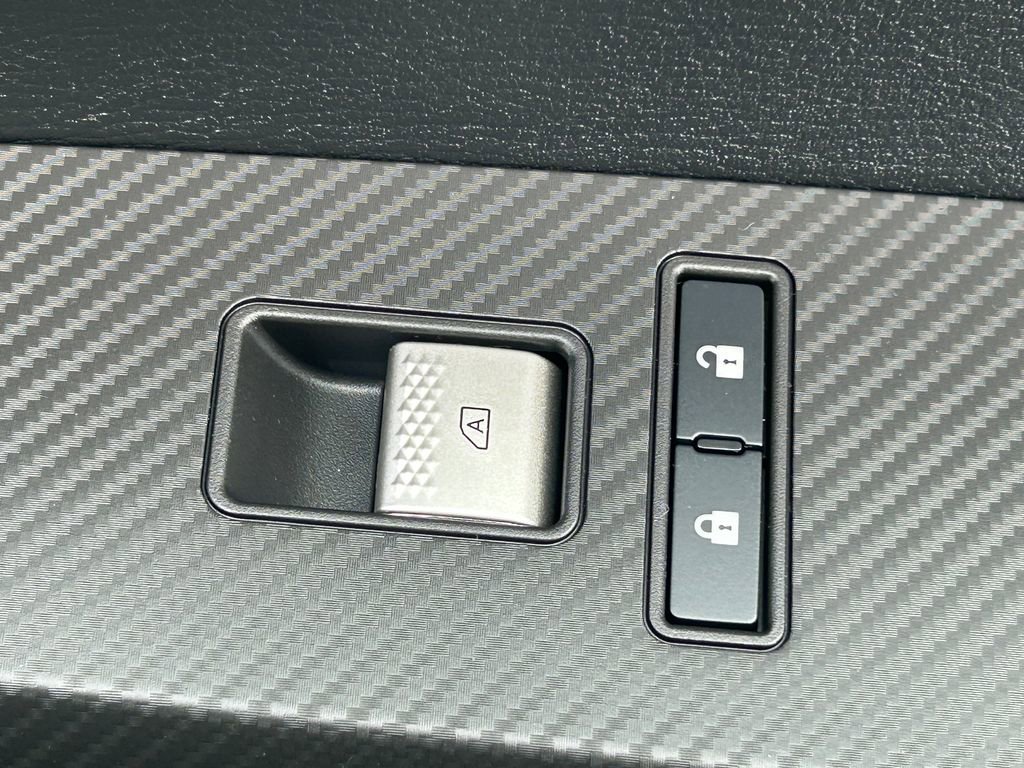 Used 2025 Mitsubishi Outlander 4WD Plug-In Hybrid image 39