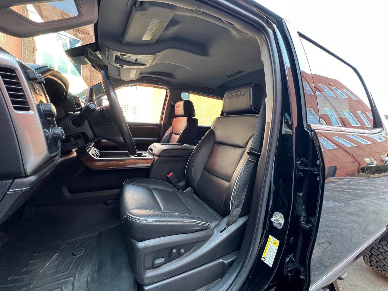 Used 2018 Chevrolet Silverado 2500 High Country w/ Duramax Plus Package image 11