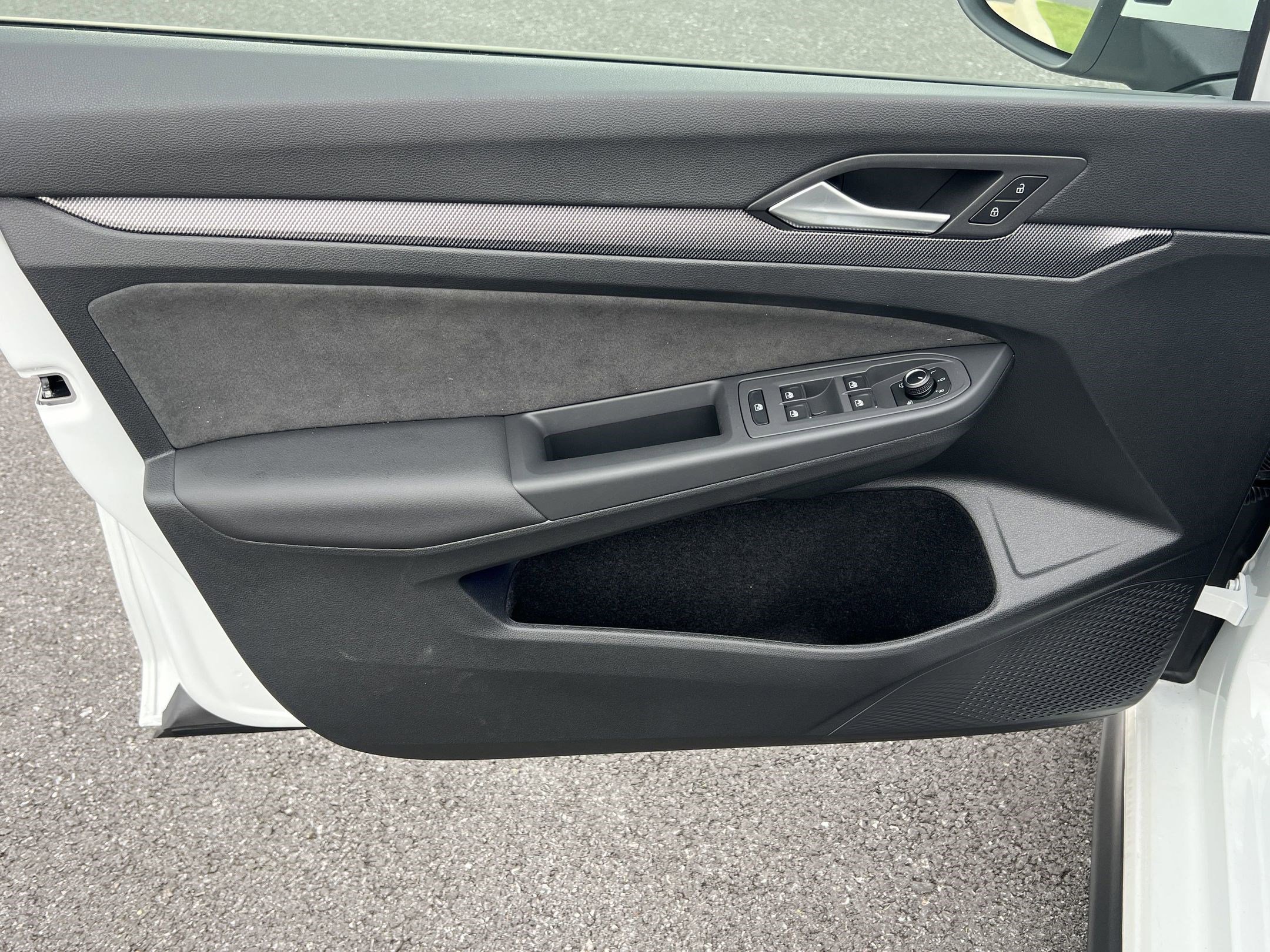 New 2025 Volkswagen Golf SE image 36