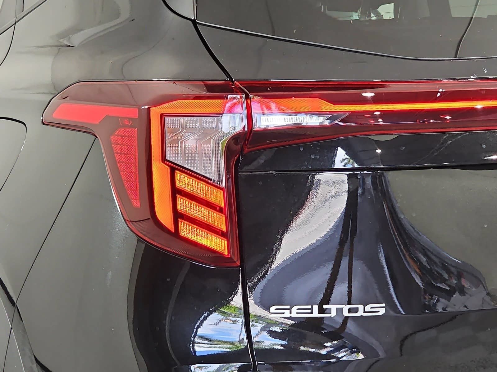 Used 2025 Kia Seltos S FWD image 30