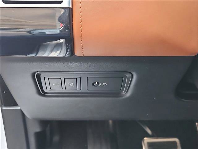 Used 2017 Land Rover Range Rover SV Autobiography Dynamic image 17