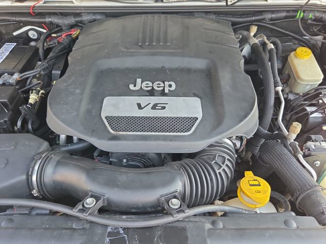 Used 2016 Jeep Wrangler Unlimited Sahara w/ Max Tow Package image 27