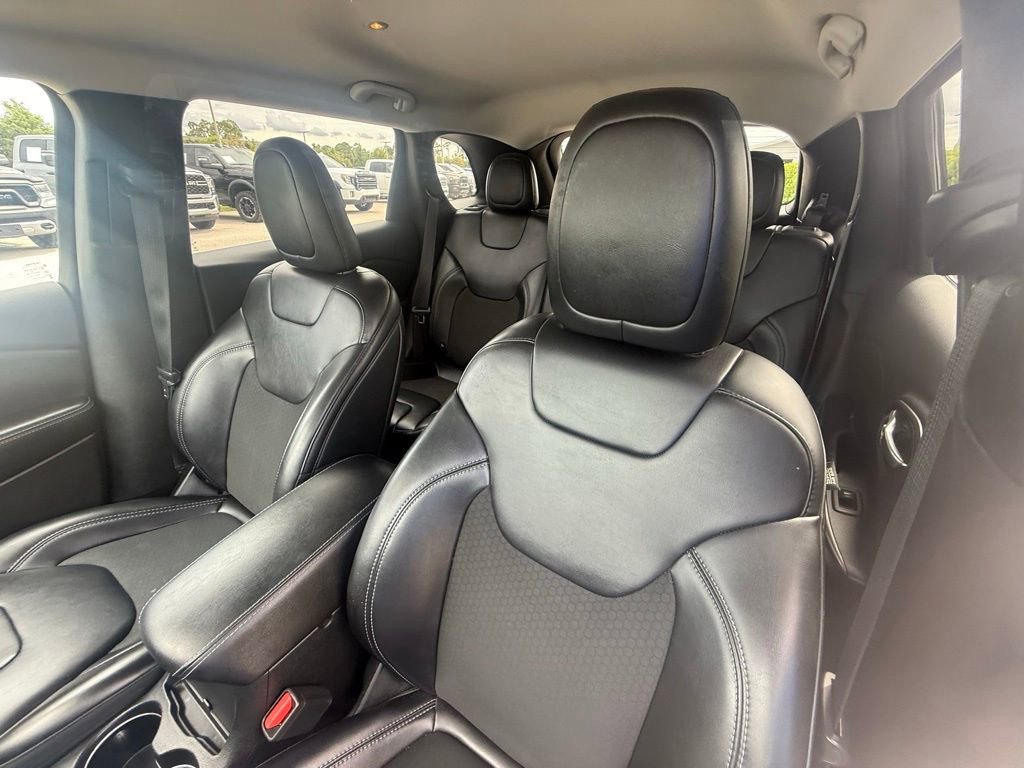 Certified 2019 Jeep Cherokee Latitude Plus image 24