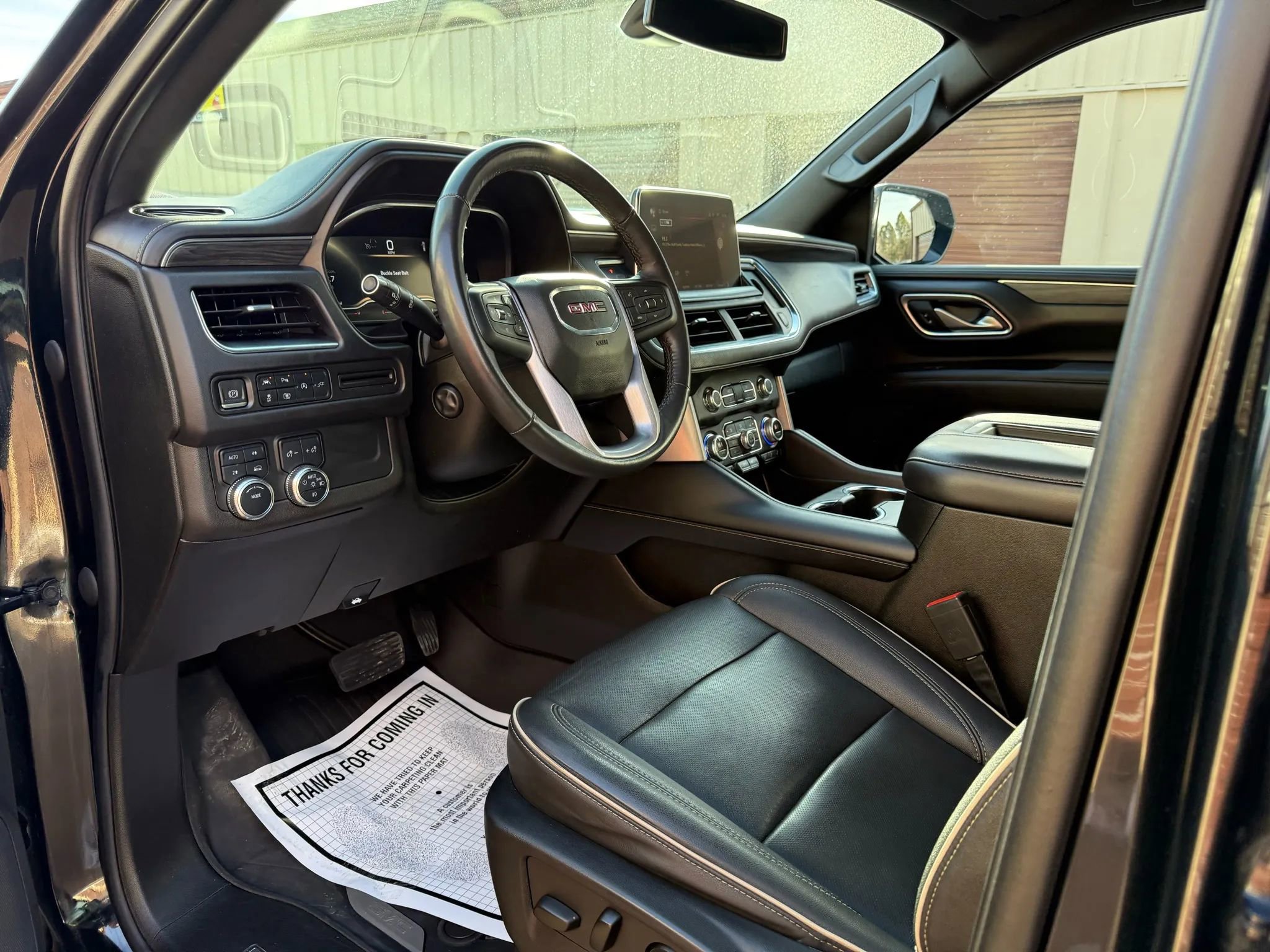 Used 2022 GMC Yukon XL SLT w/ SLT Luxury Package image 17