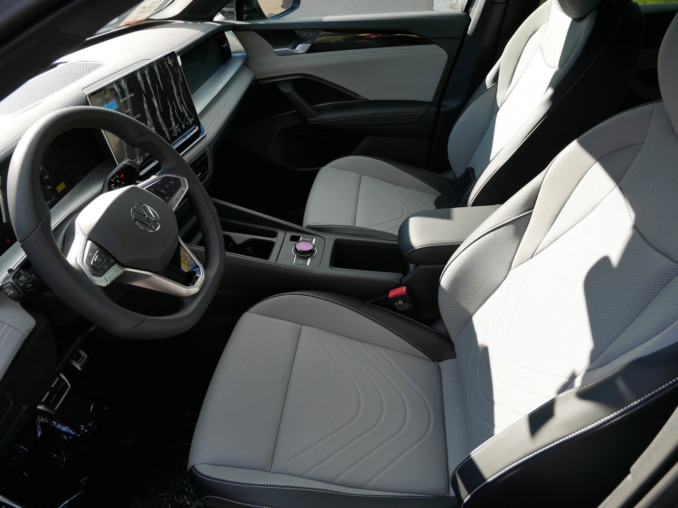 New 2025 Volkswagen Tiguan SE R-Line image 7