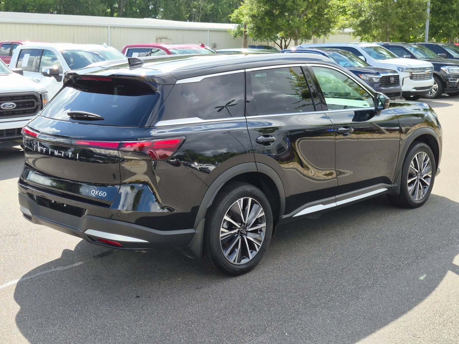 Used 2026 INFINITI QX60 Luxe w/ Cargo Package FWD image 3