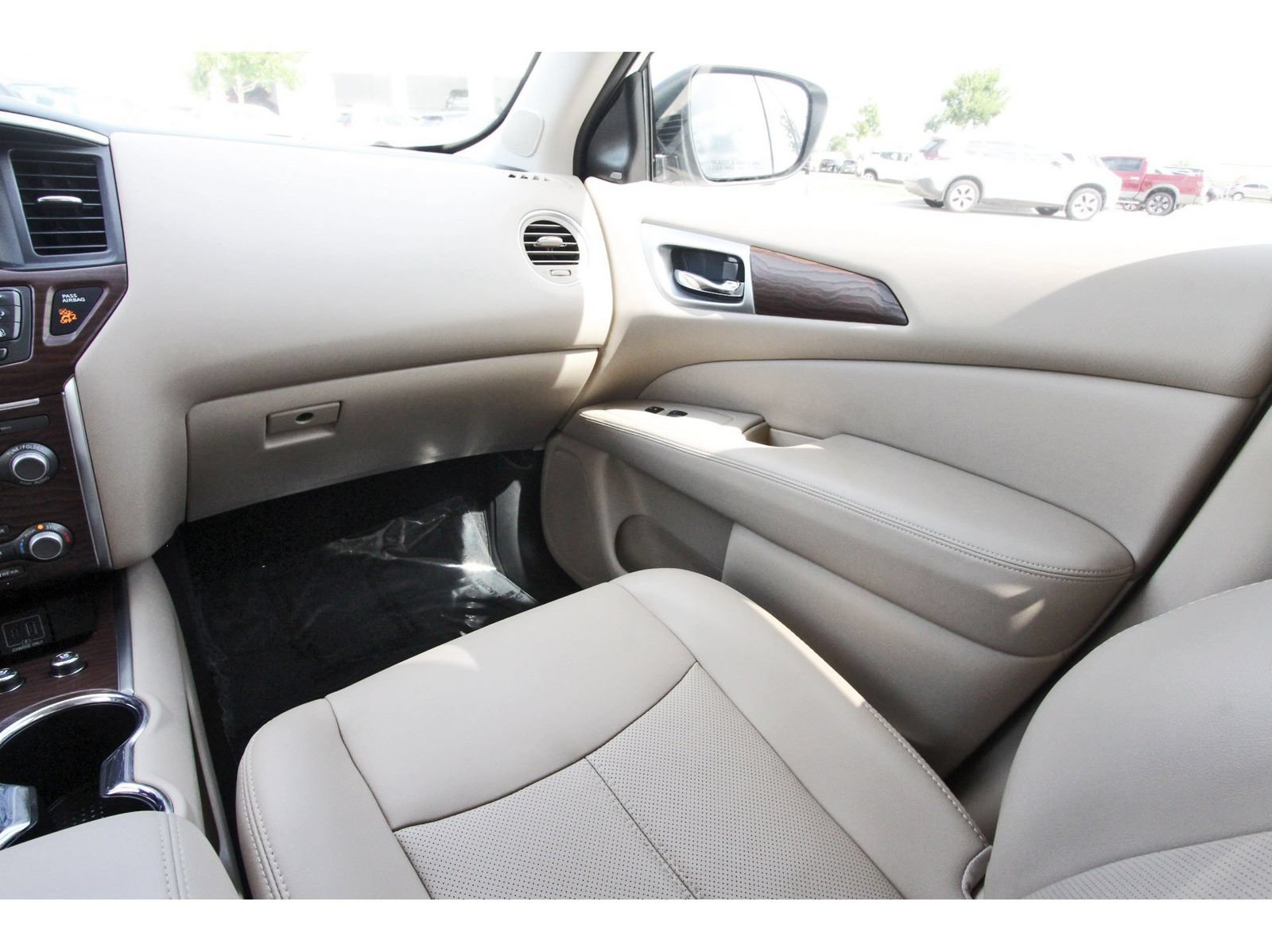 Used 2019 Nissan Pathfinder Platinum FWD image 12