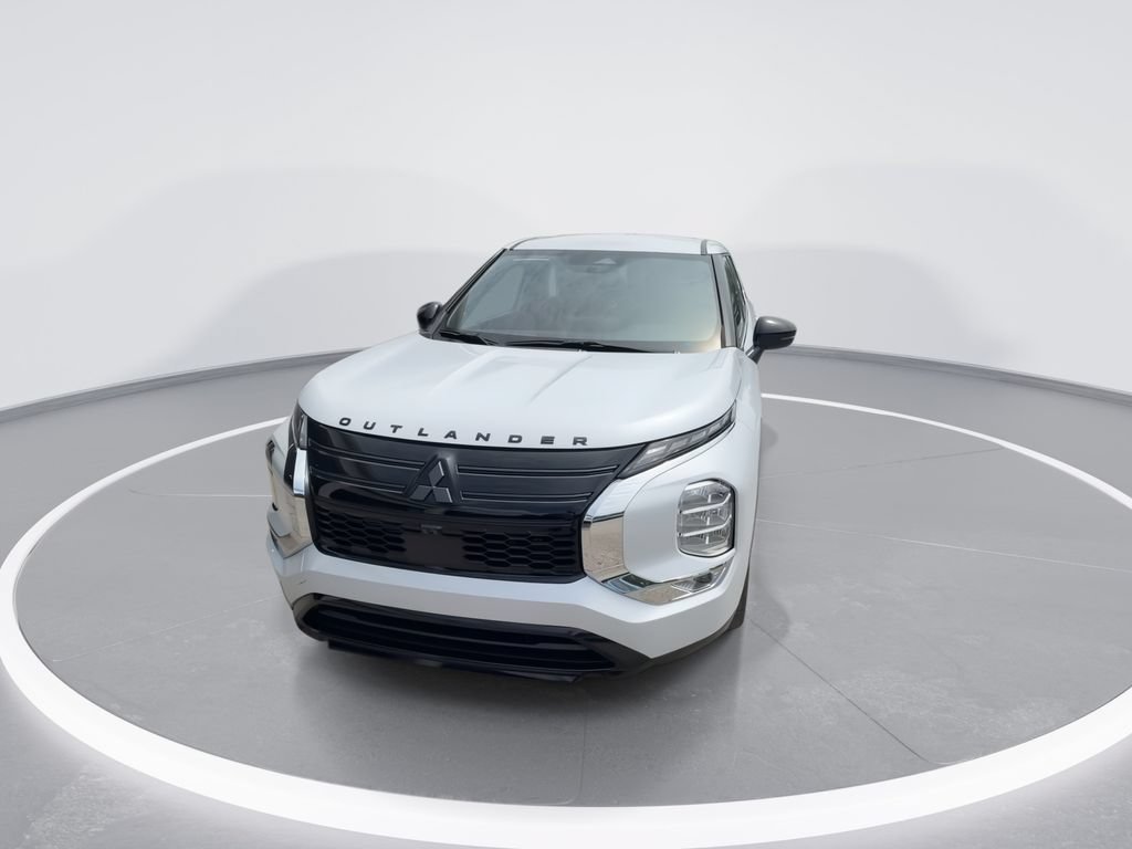 New 2026 Mitsubishi Outlander LE FWD image 3