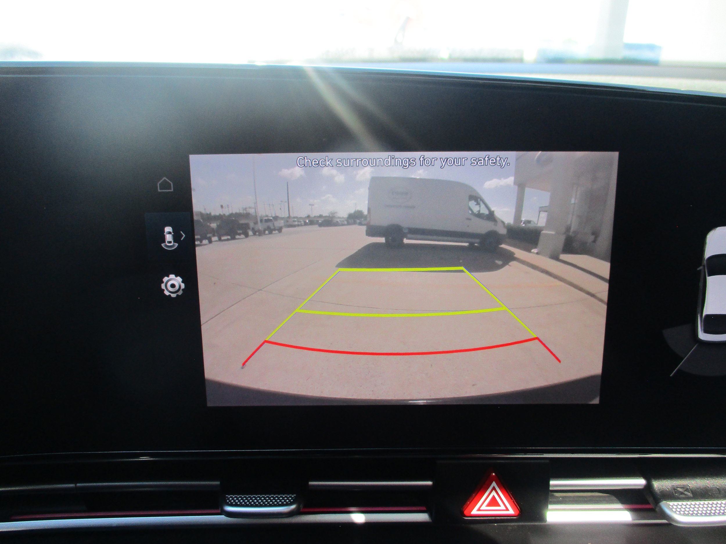 Used 2022 Hyundai Elantra Limited w/ Preferred Accessory Package FWD image 18