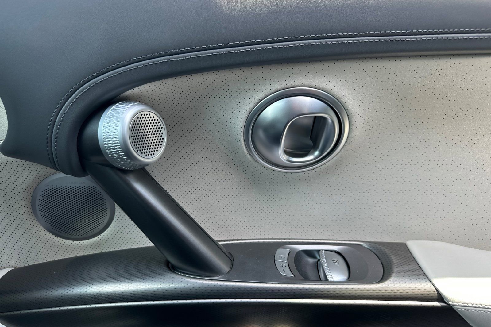 Used 2023 Genesis GV60 Advanced image 20