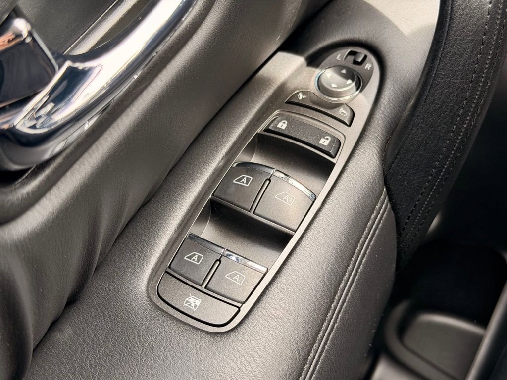 Used 2024 Nissan Armada SV image 27