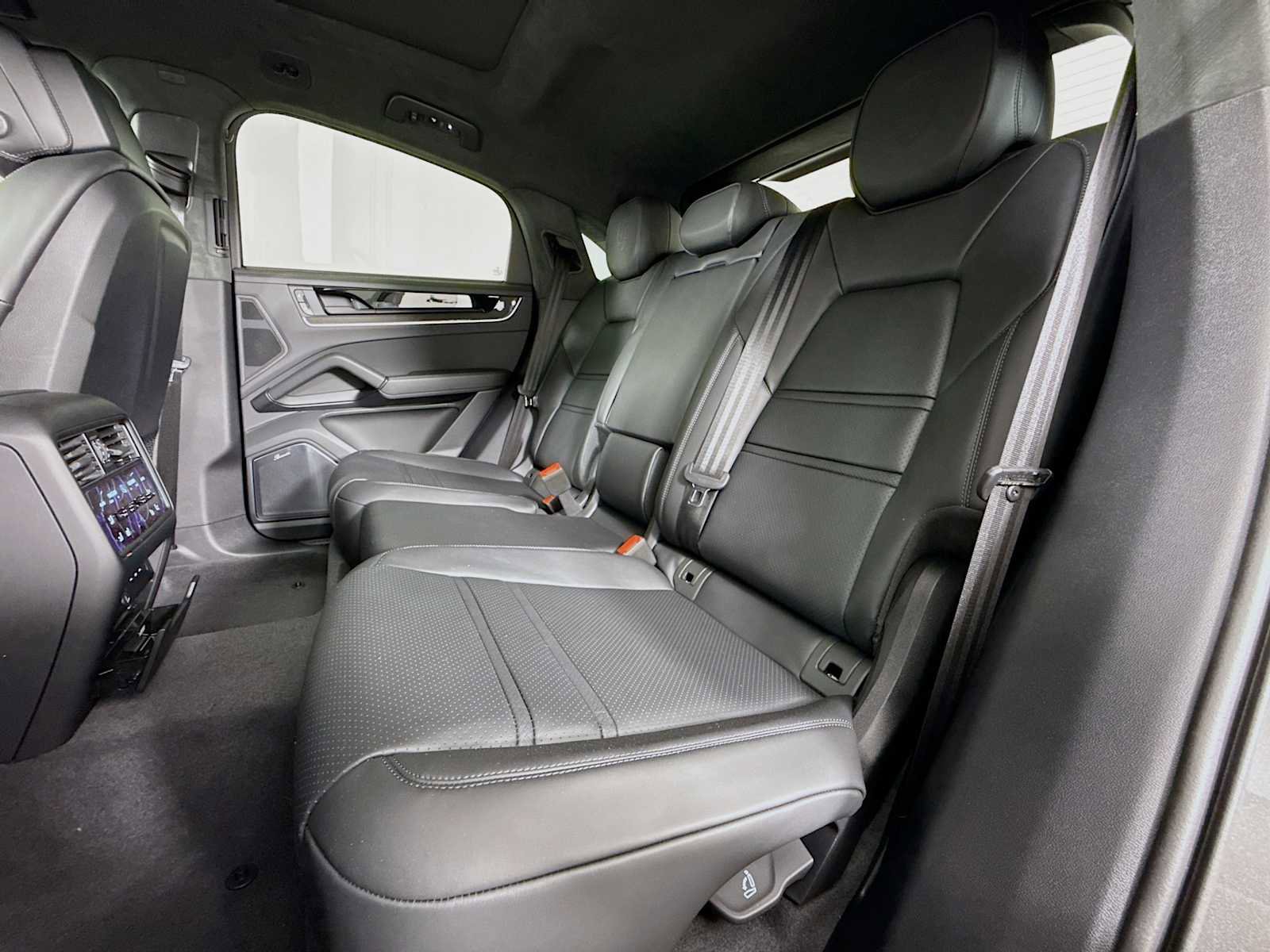 New 2025 Porsche Cayenne Turbo image 24