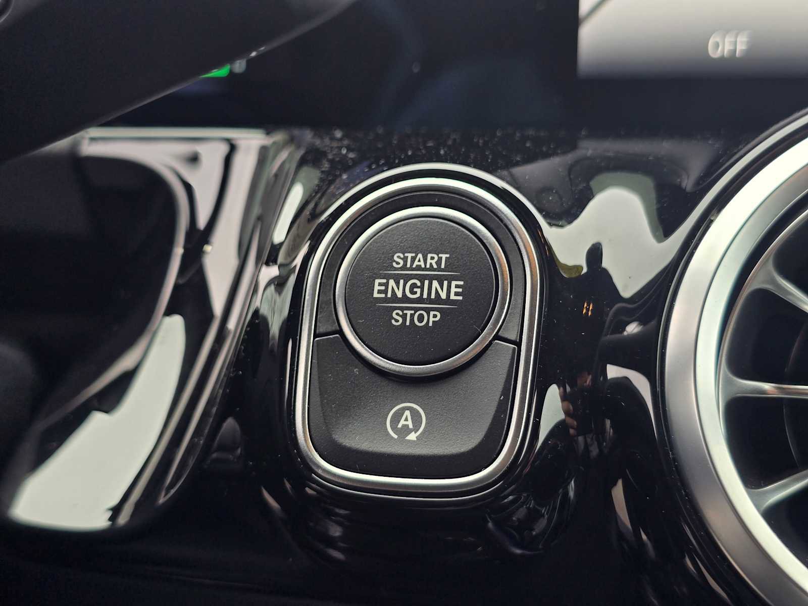 Used 2025 Mercedes-Benz GLA 250 image 38