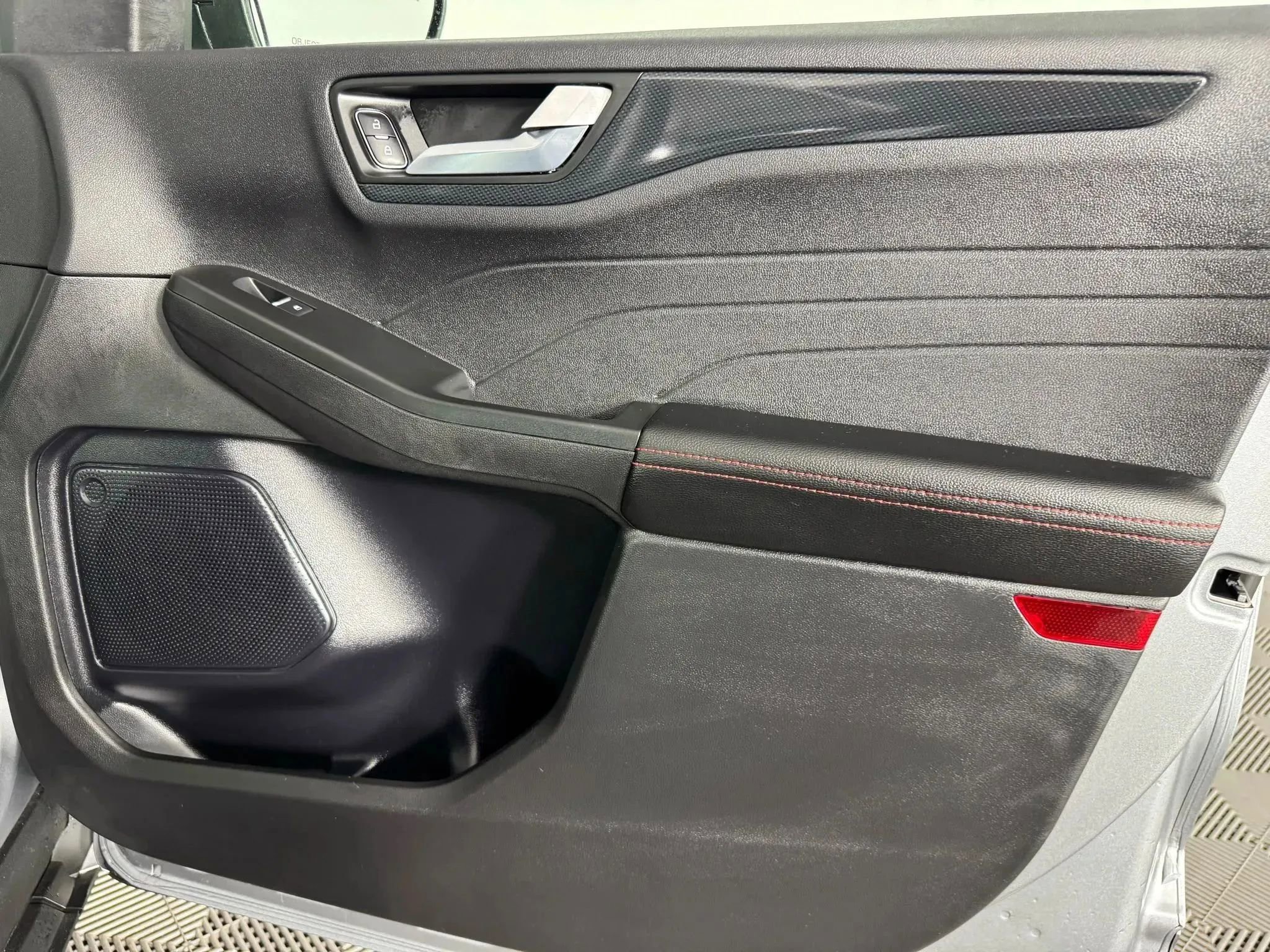 Used 2023 Ford Escape ST-Line image 40