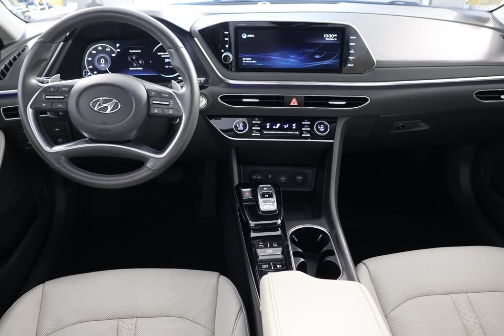 Used 2022 Hyundai Sonata Limited w/ Preferred Accessory Package FWD image 2