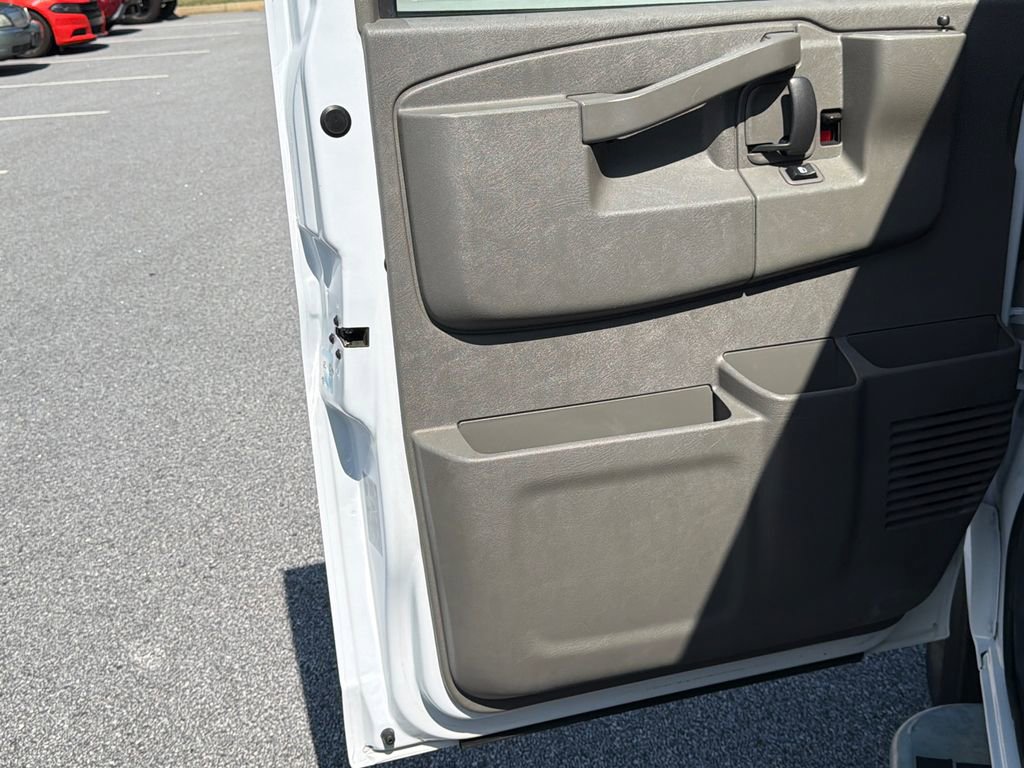 Used 2024 GMC Savana 2500 w/ Driver Convenience Package RWD image 10