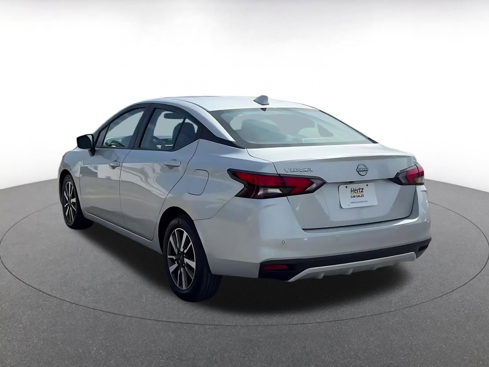 Used 2025 Nissan Versa SV image 11