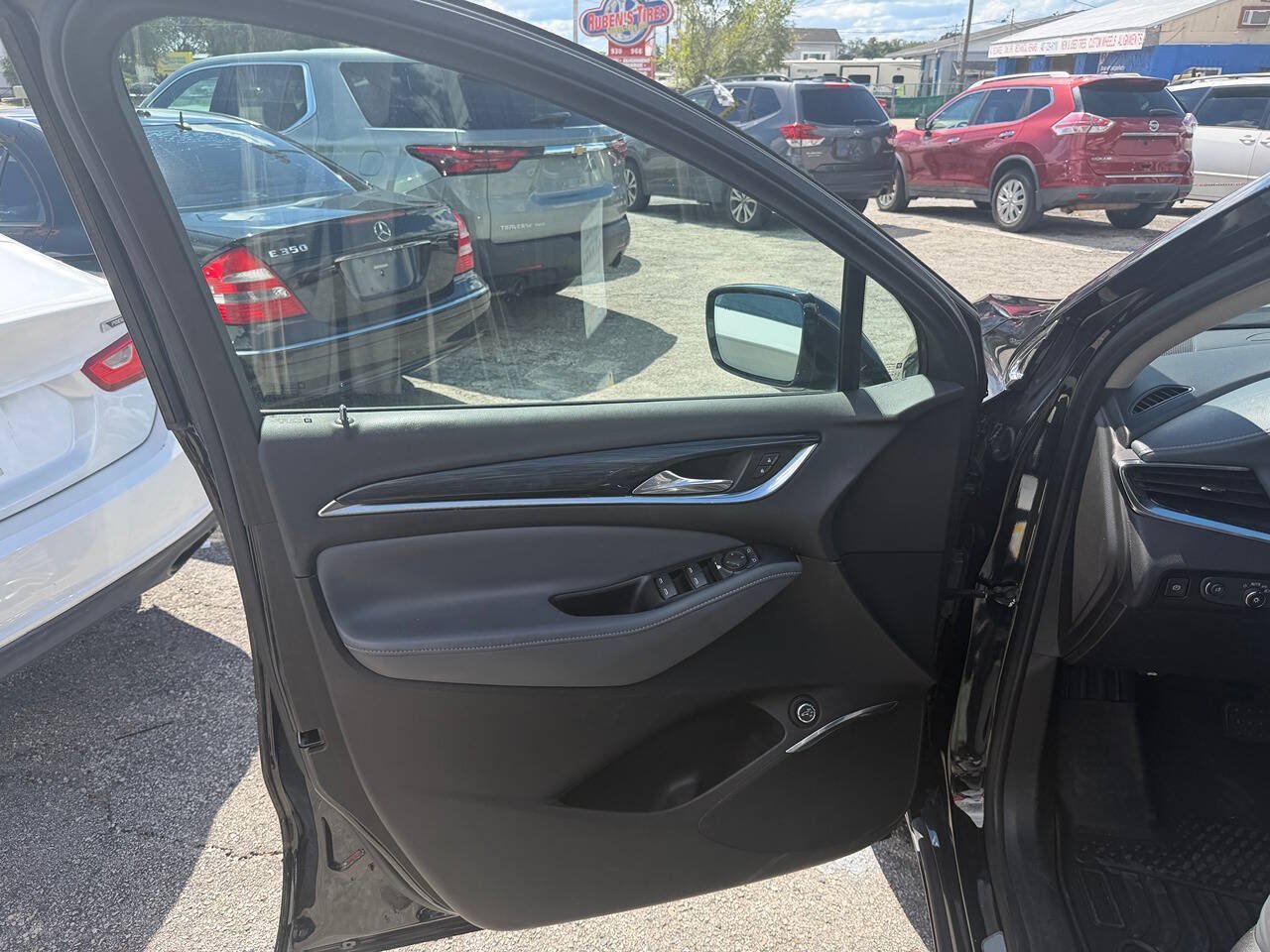 Used 2020 Buick Enclave Essence FWD image 11
