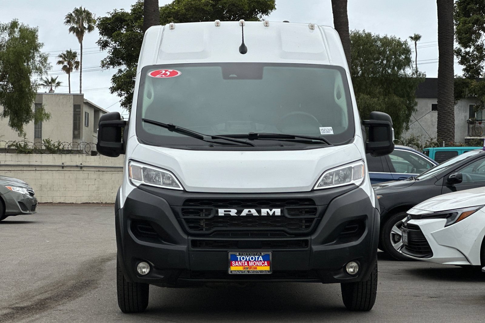Used 2025 RAM ProMaster 2500 w/ Convenience Group FWD image 9