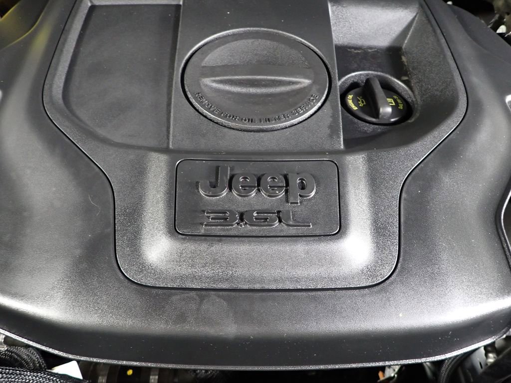 Used 2023 Jeep Grand Cherokee L Overland w/ Luxury Tech Group IV AWD/4WD image 12