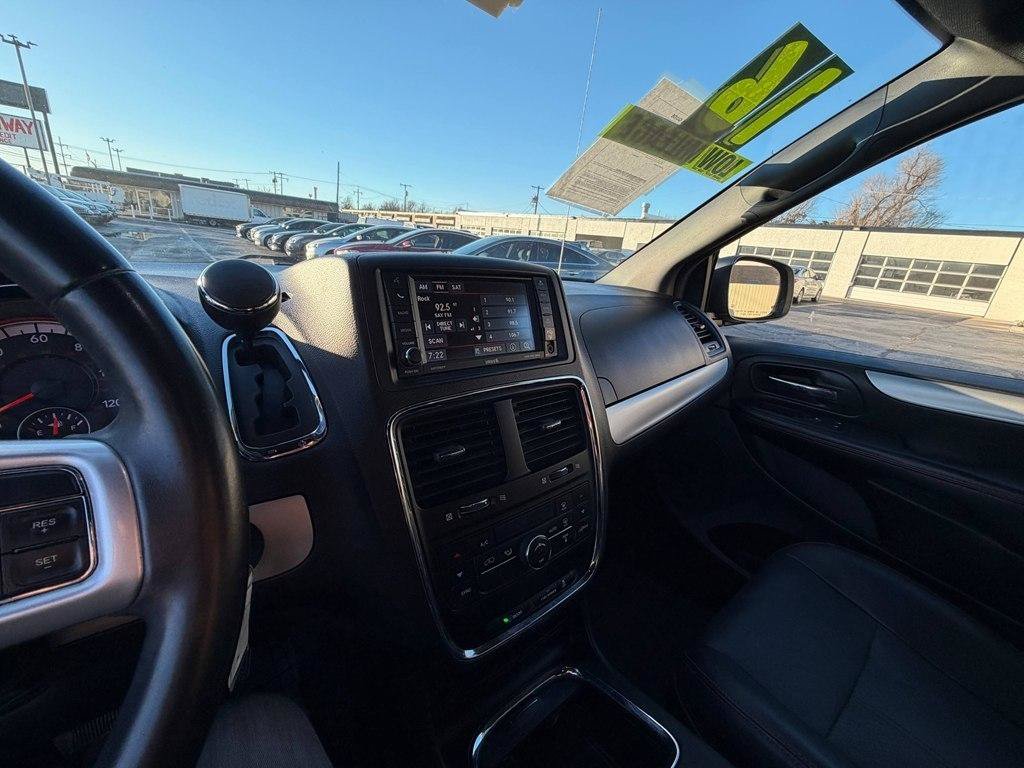 Used 2016 Dodge Grand Caravan R/T FWD image 24