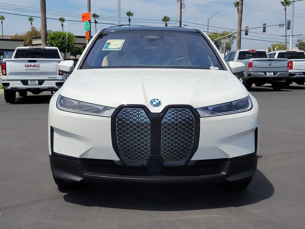 Used 2025 BMW iX xDrive50 AWD/4WD image 28