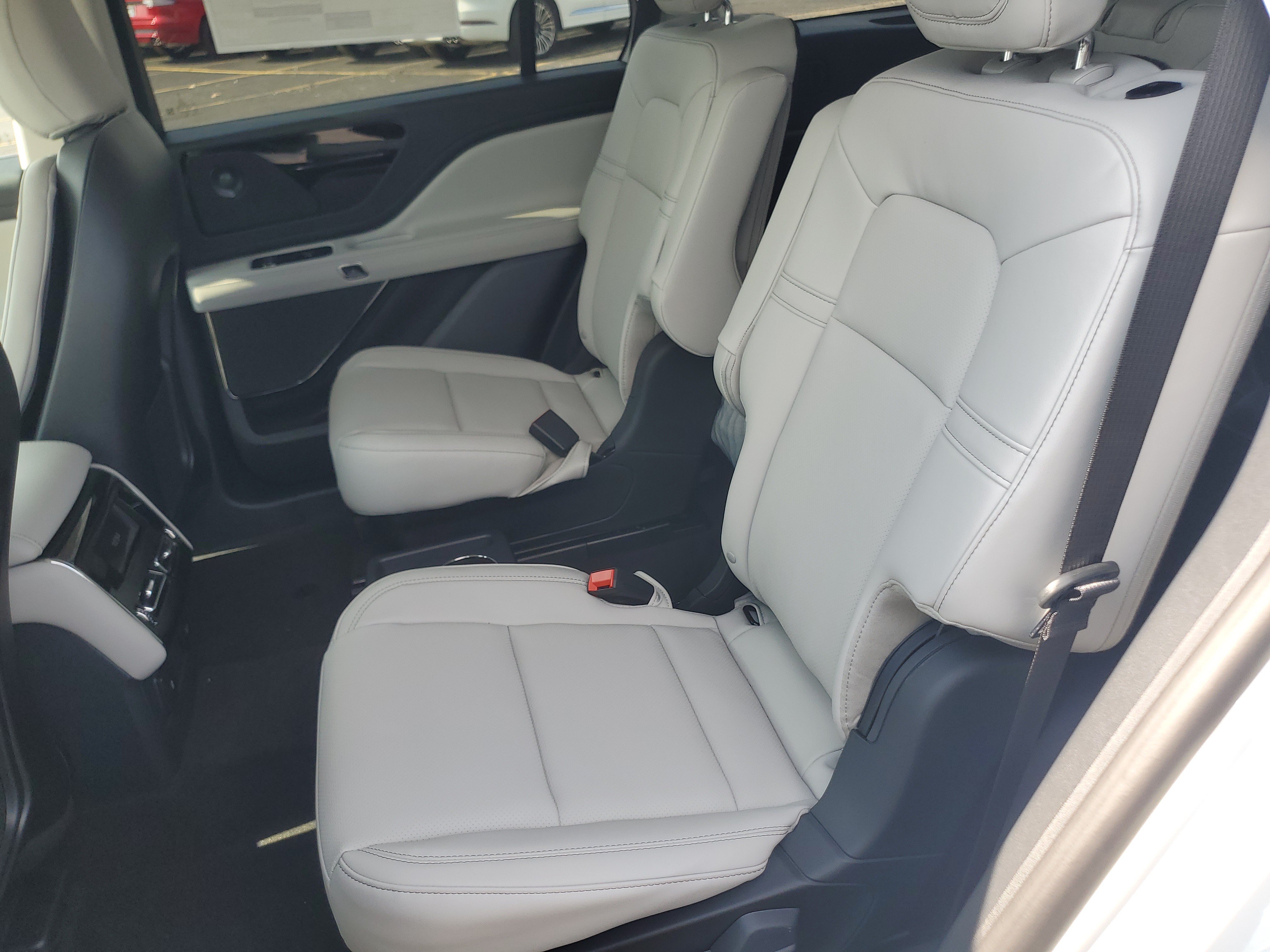 New 2027 Lincoln Aviator AWD image 27