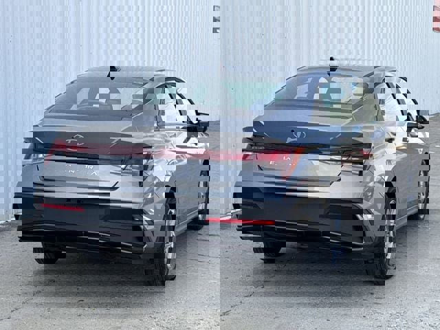 Used 2025 Hyundai Elantra SE image 5