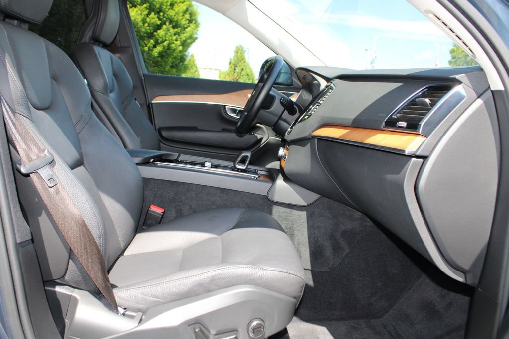 Used 2025 Volvo XC90 B6 Plus AWD/4WD image 12