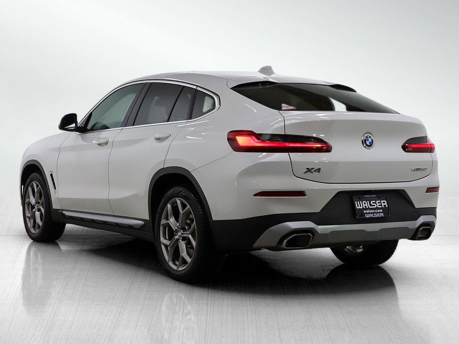 Used 2022 BMW X4 xDrive30i w/ Convenience Package AWD/4WD image 4