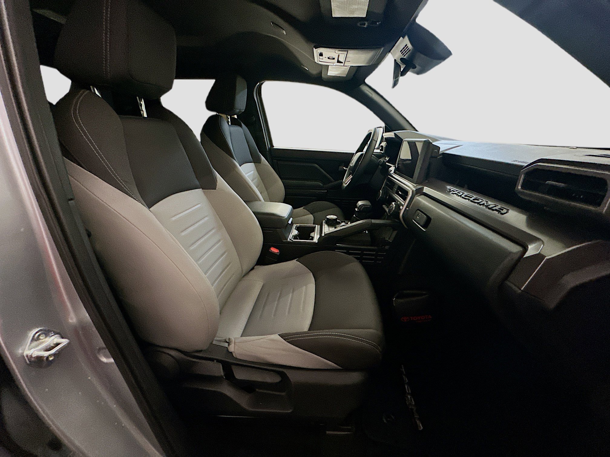 Used 2025 Toyota Tacoma TRD Off-Road image 31