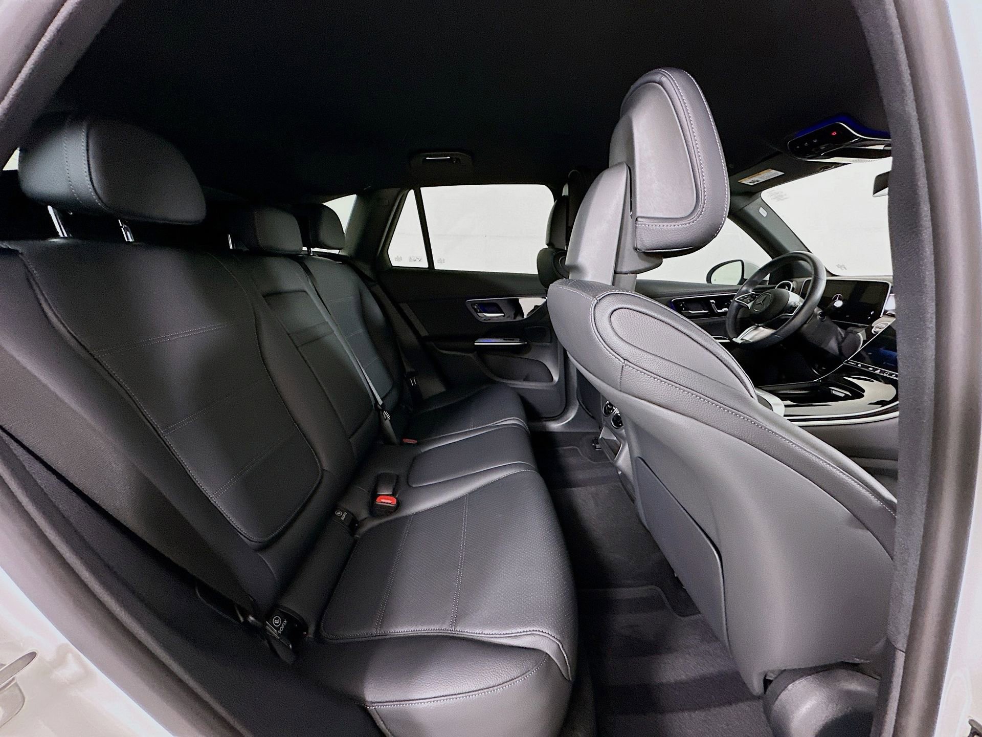 Used 2024 Mercedes-Benz GLC 300 image 28