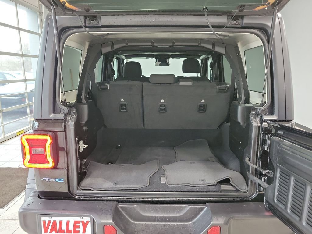 Used 2024 Jeep Wrangler Unlimited Rubicon 4xe image 21