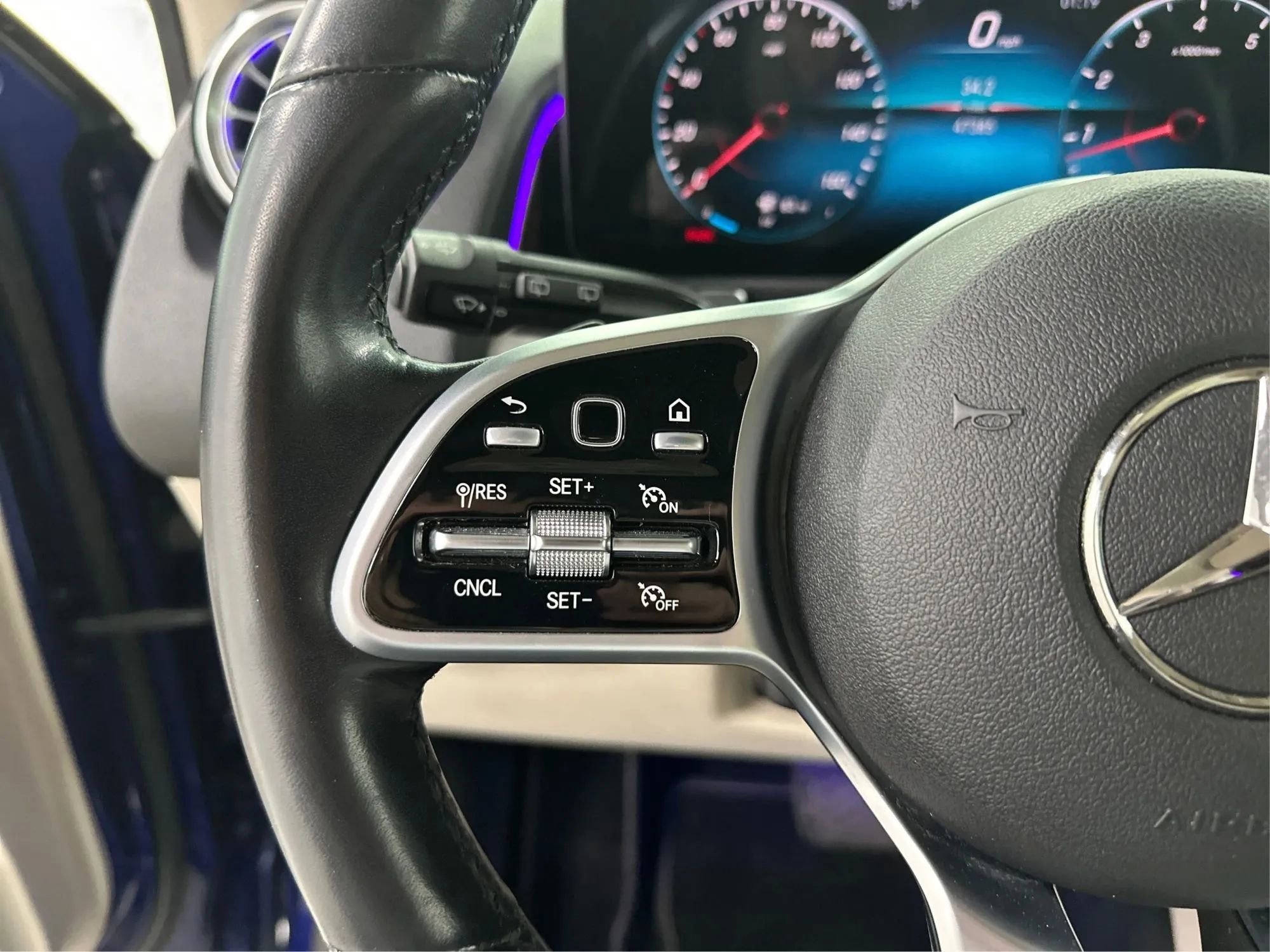 Used 2022 Mercedes-Benz GLB 250 4MATIC w/ Premium Package Lite image 29
