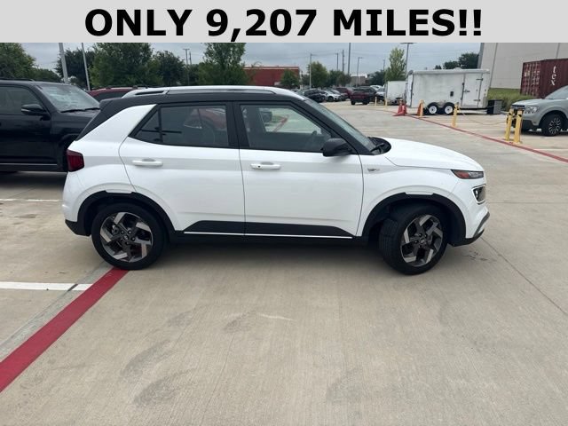 Used 2024 Hyundai Venue Limited FWD image 2