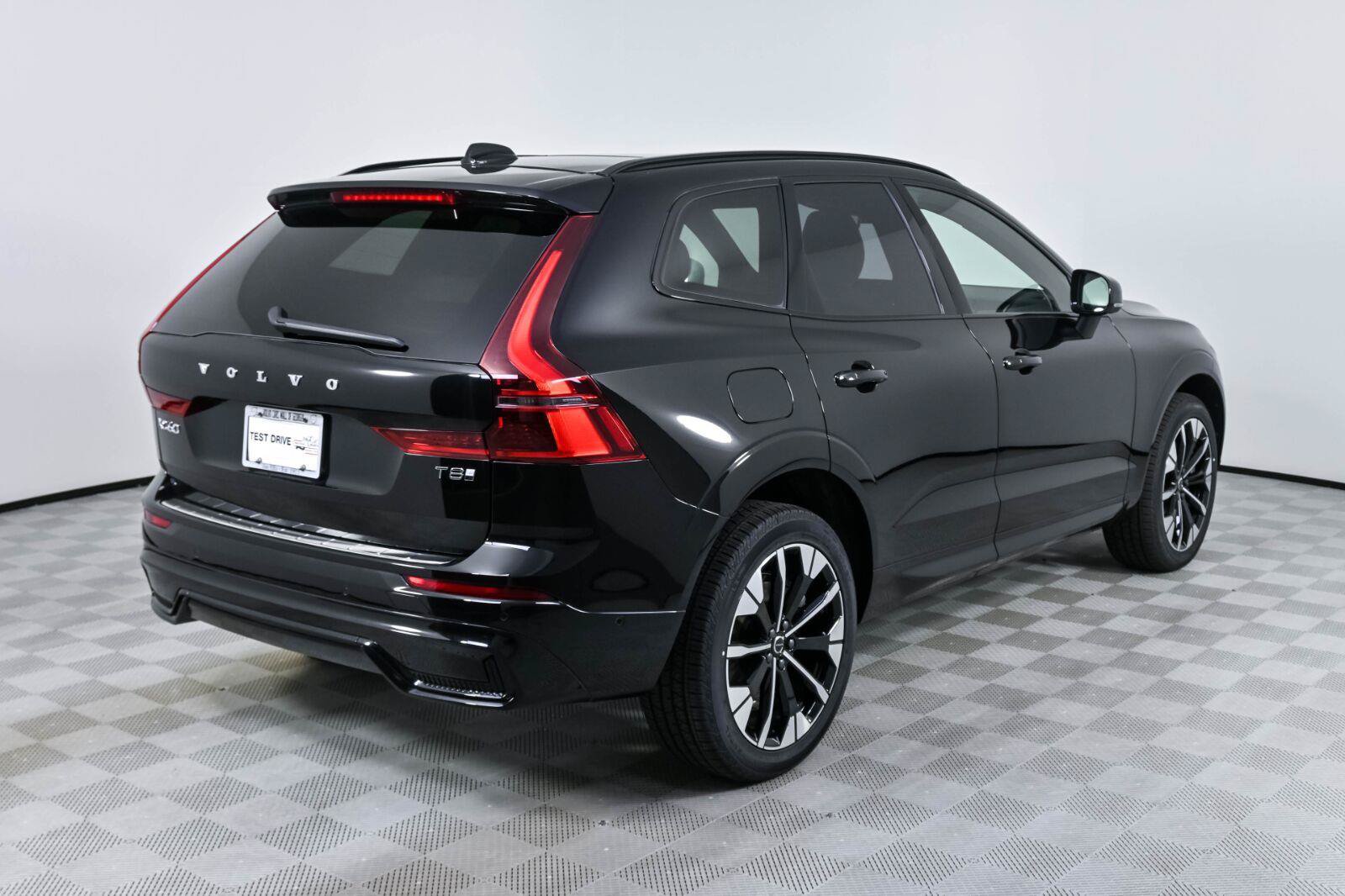 New 2026 Volvo XC60 T8 Plus w/ Protection Package Premier AWD/4WD image 28