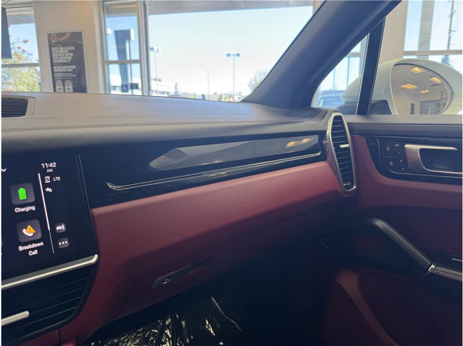 Used 2022 Porsche Cayenne E-Hybrid w/ Premium Plus Package image 15