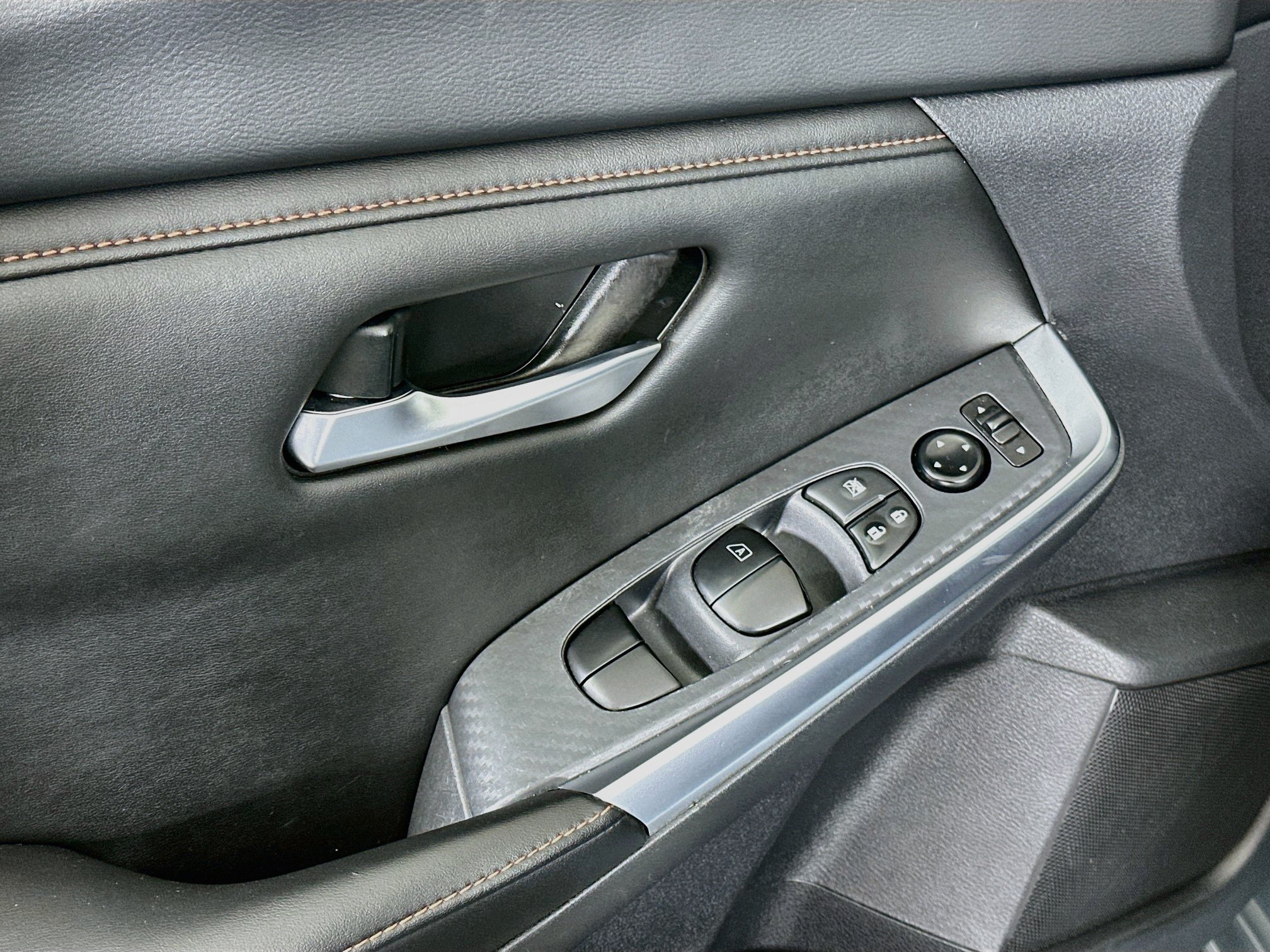 Used 2025 Nissan Sentra SR FWD image 15