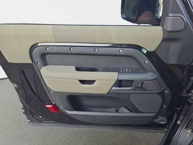 Used 2021 Land Rover Defender 90 X-Dynamic S image 28