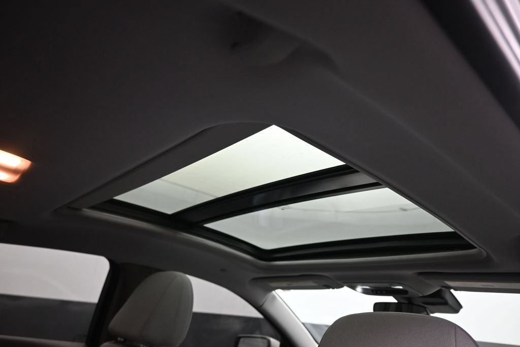 Used 2022 Chevrolet Malibu LT FWD image 36
