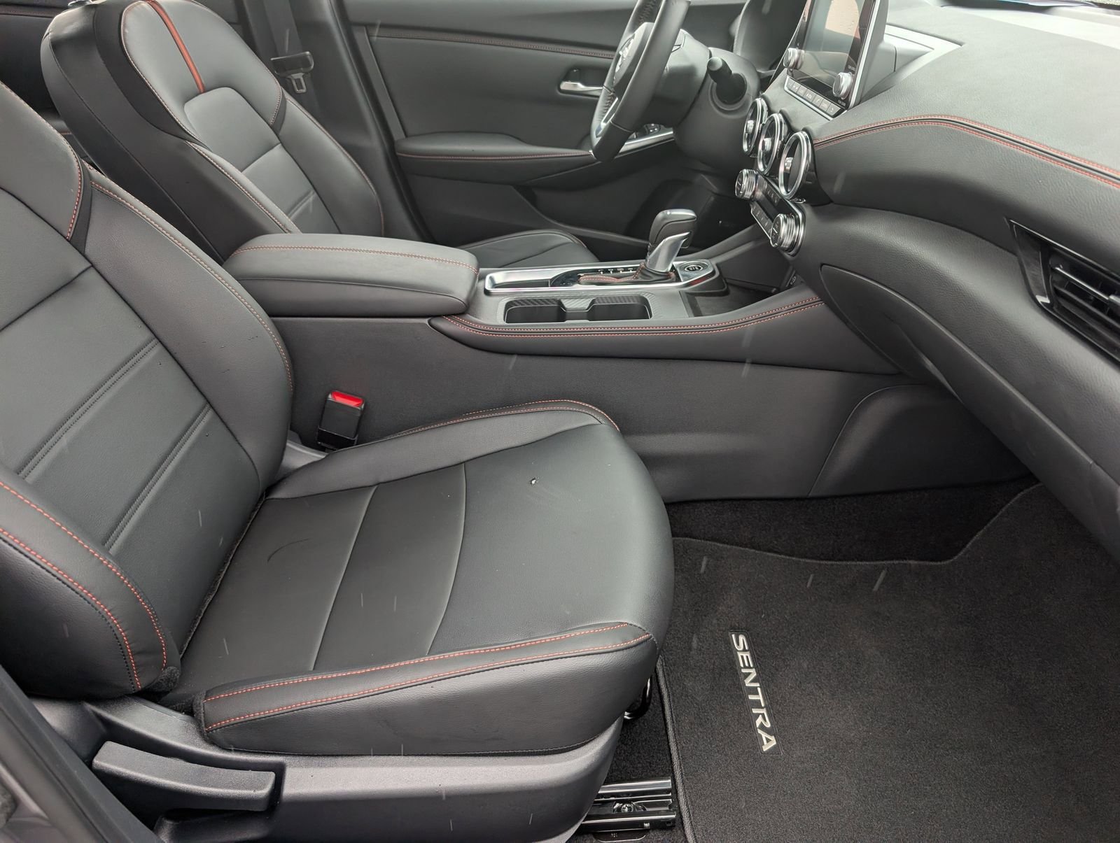Used 2025 Nissan Sentra SR w/ SR Premium Package FWD image 27