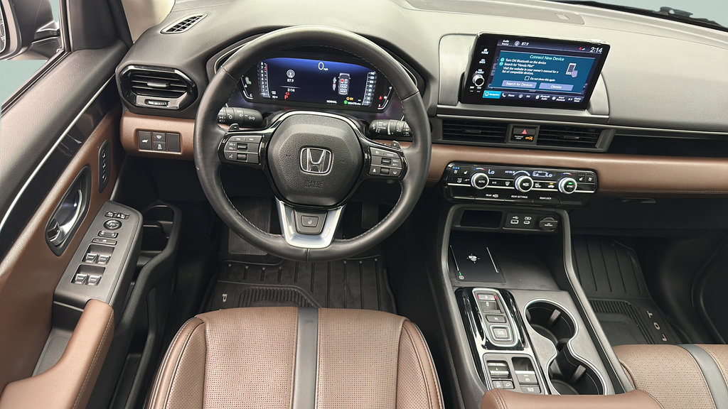 Used 2025 Honda Pilot Elite image 13