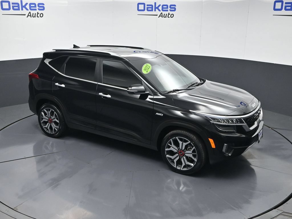 Certified 2022 Kia Seltos SX w/ Sunroof Package AWD/4WD image 49