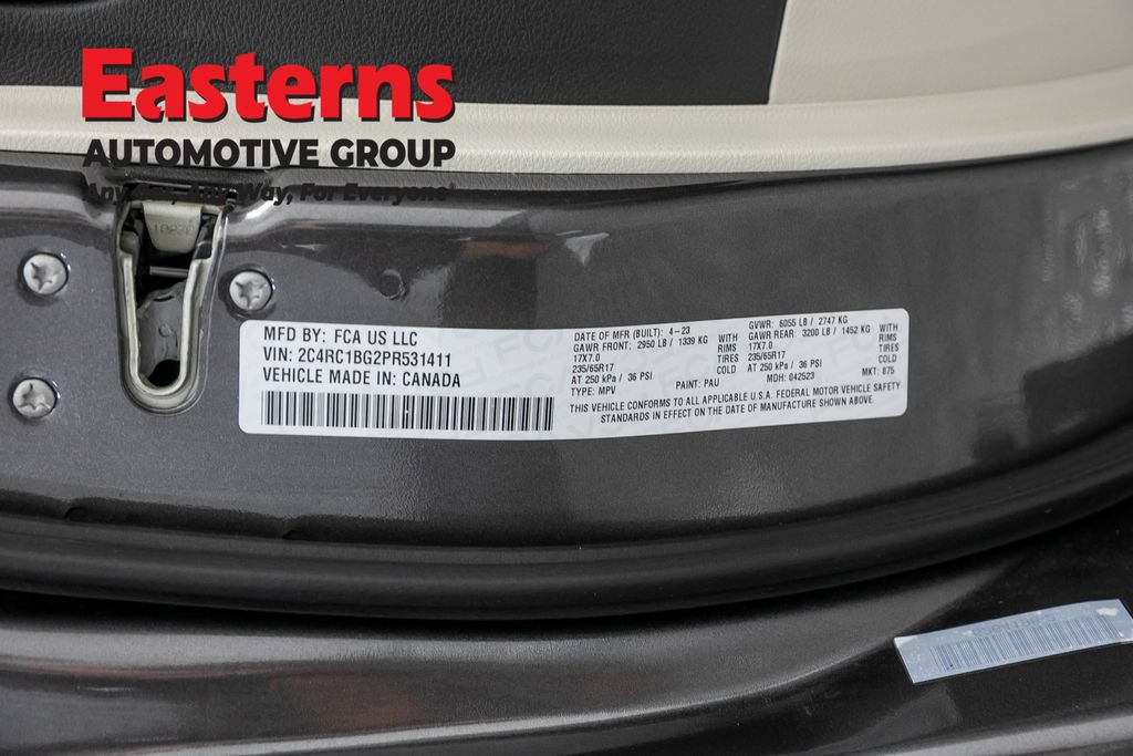 Used 2023 Chrysler Pacifica Touring-L FWD image 37