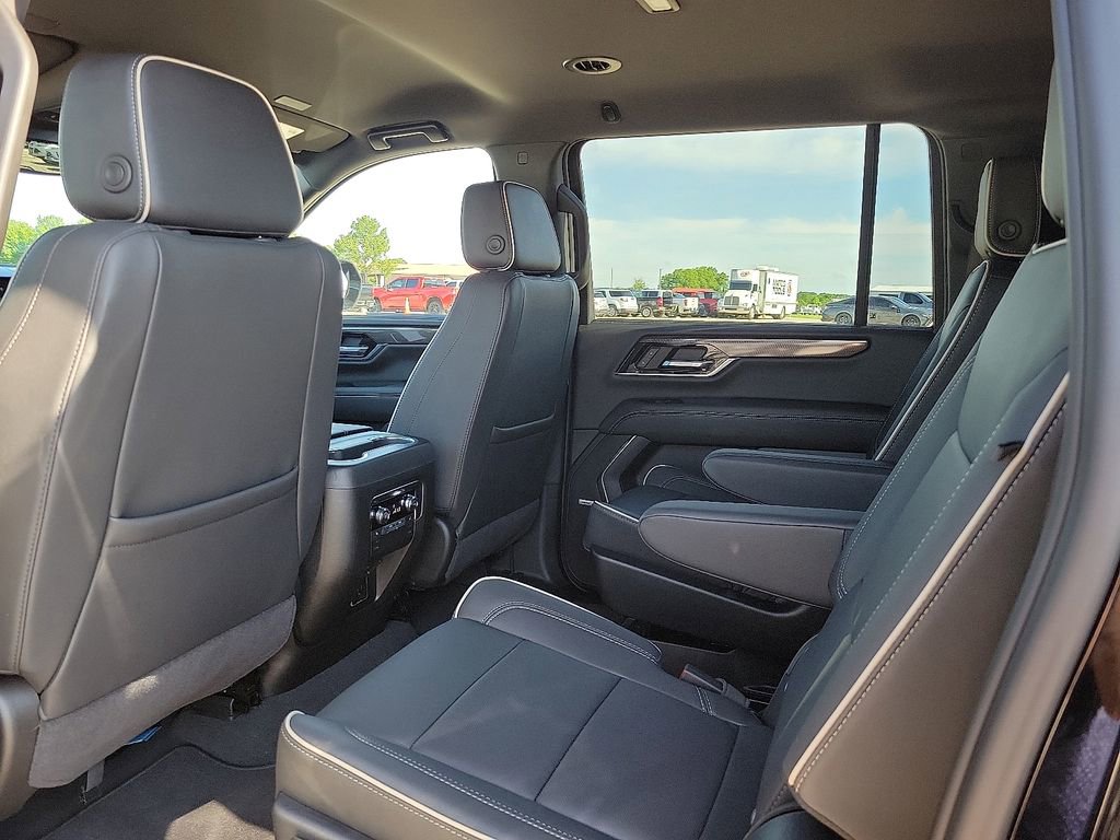 Used 2025 GMC Yukon XL Elevation image 10